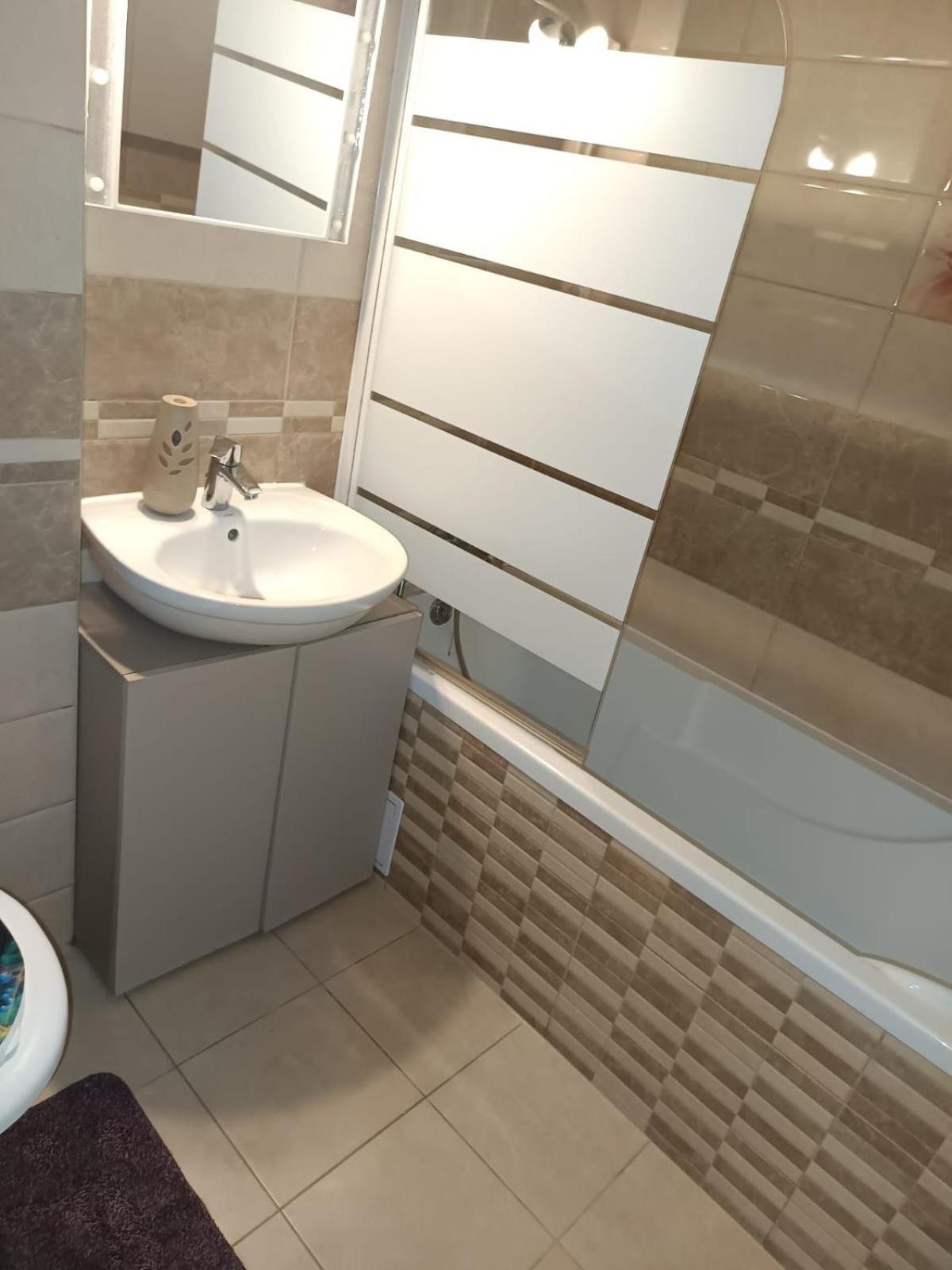 Apartament Regim Hotelier Elis Brasov Luaran gambar
